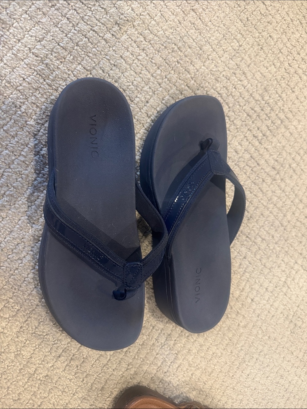 Vionic High Tide Li Platform Navy Thong Sandals